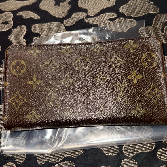 Louis Vuitton Monogram Porte Monnaie Zippy Long - Picture 5 of 14